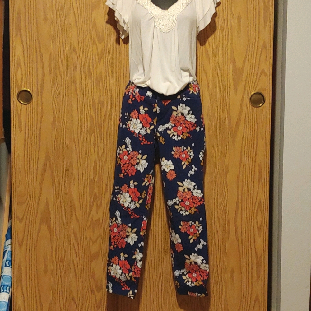 Old Navy Pixie Mid Rise Navy and coral floral pant